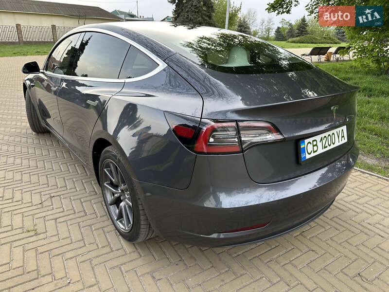 Седан Tesla Model 3 2019 в Прилуках