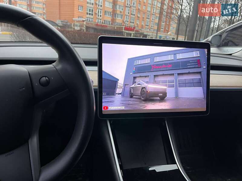 Седан Tesla Model 3 2018 в Ирпене