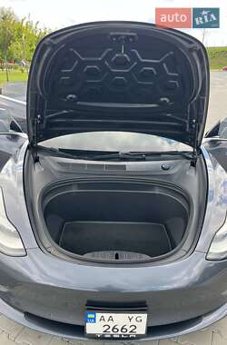 Седан Tesla Model 3 2018 в 