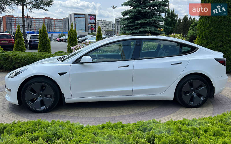 Седан Tesla Model 3 2022 в Львові