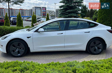 Седан Tesla Model 3 2022 в 