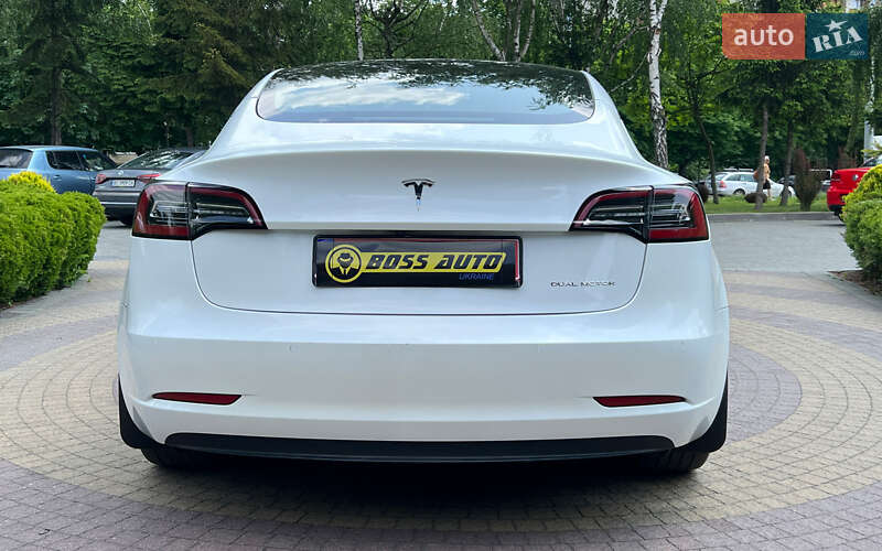 Седан Tesla Model 3 2022 в Львові