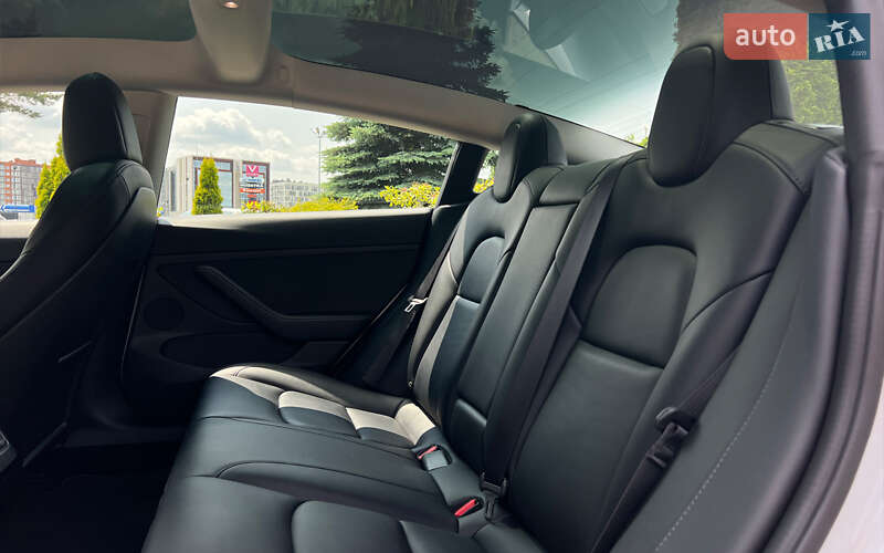 Седан Tesla Model 3 2022 в Львові