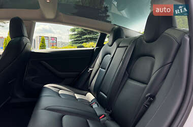 Седан Tesla Model 3 2022 в 