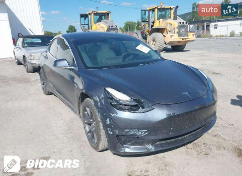 Седан Tesla Model 3 2019 в Прилуках