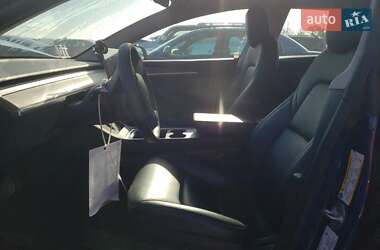 Седан Tesla Model 3 2022 в 