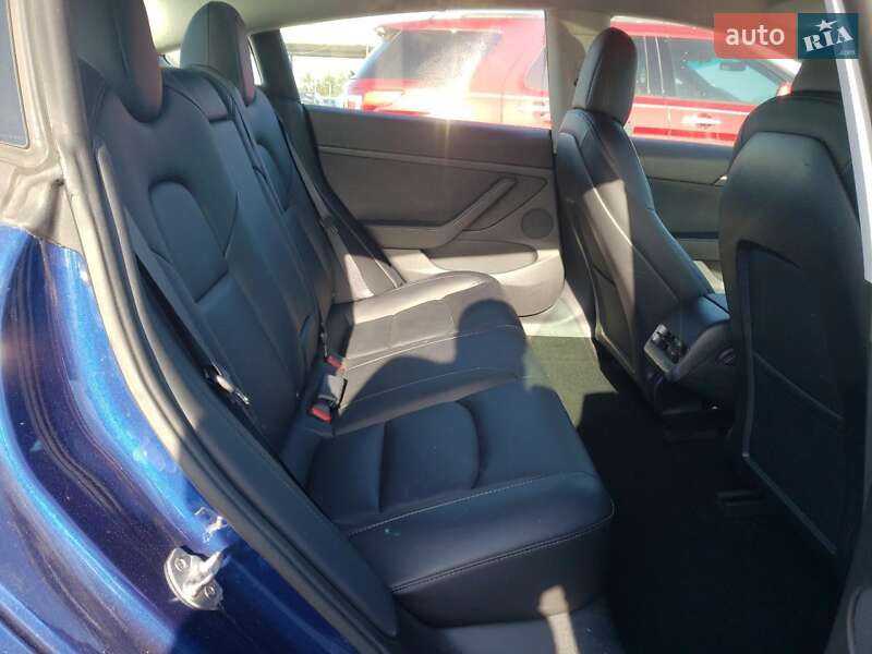 Седан Tesla Model 3 2022 в Киеве