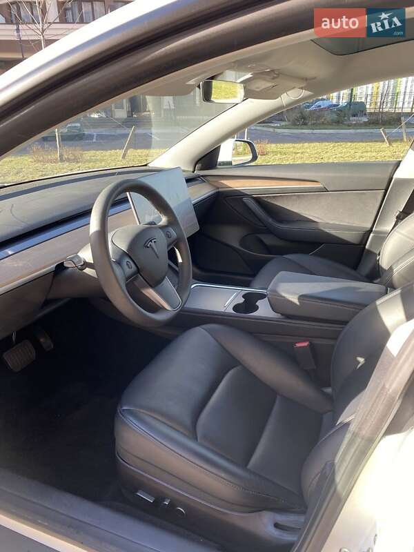 Седан Tesla Model 3 2022 в Киеве