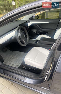 Седан Tesla Model 3 2023 в 