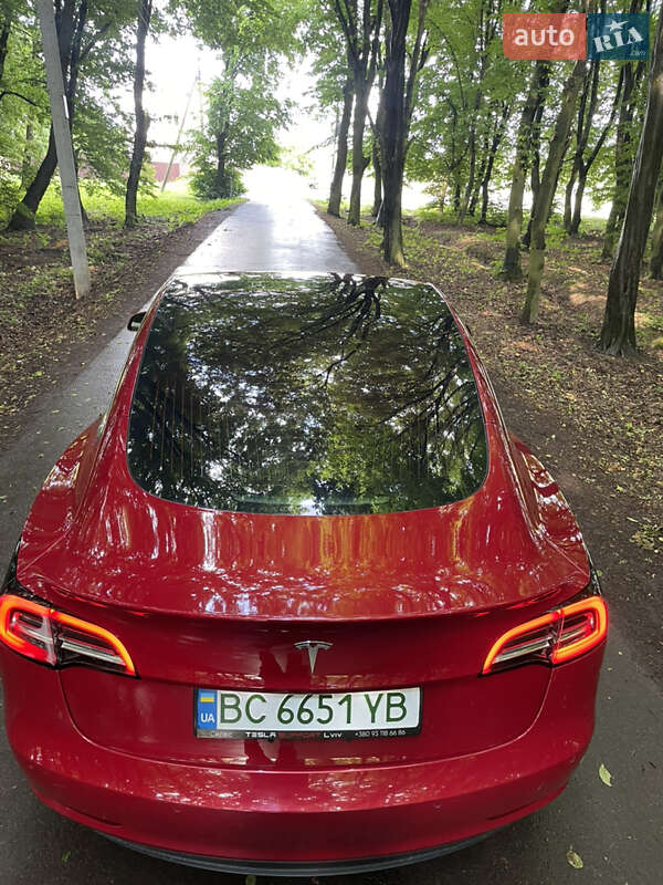 Седан Tesla Model 3 2018 в Львове