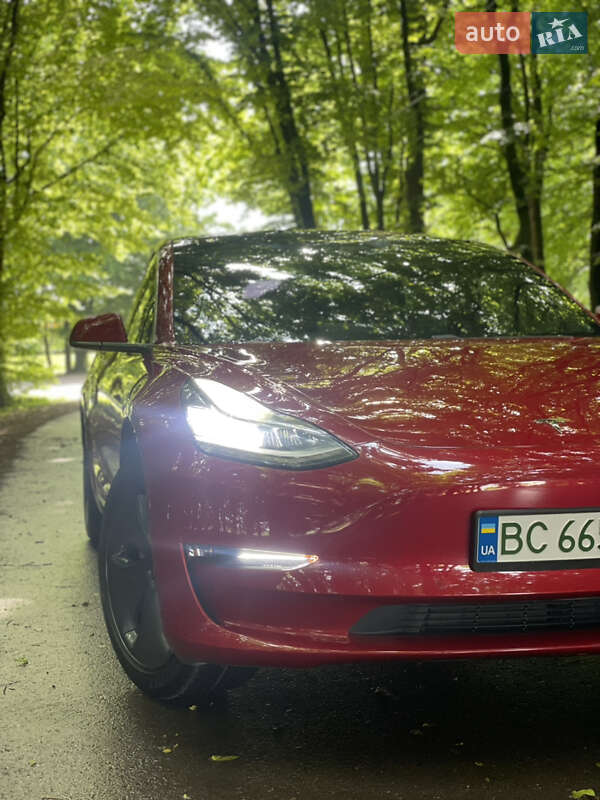 Седан Tesla Model 3 2018 в Львове