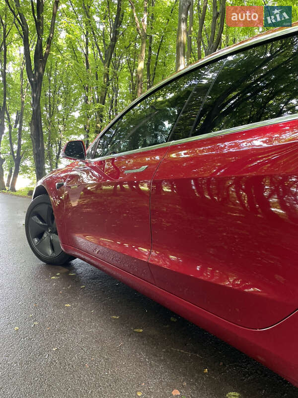 Седан Tesla Model 3 2018 в Львове