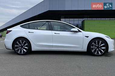 Седан Tesla Model 3 2024 в 