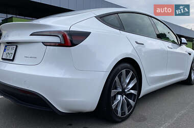 Седан Tesla Model 3 2024 в 