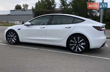 Седан Tesla Model 3 2024 в 