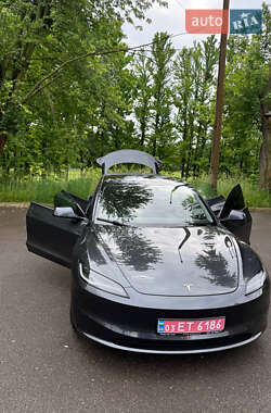 Седан Tesla Model 3 2024 в 