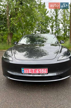Седан Tesla Model 3 2024 в 