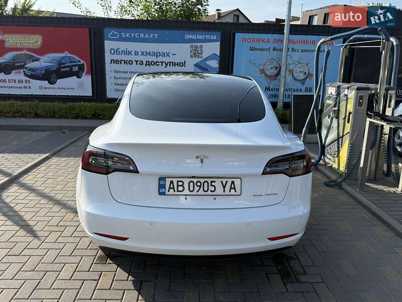 Седан Tesla Model 3 2018 в Виннице