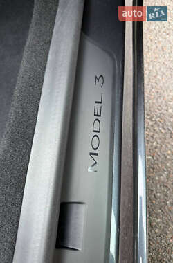 Седан Tesla Model 3 2024 в 