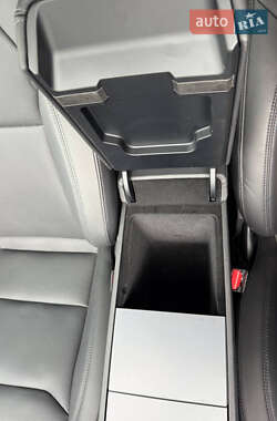 Седан Tesla Model 3 2024 в 