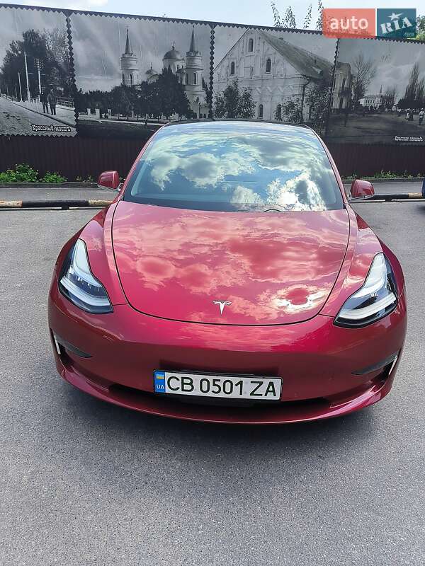 Седан Tesla Model 3 2019 в Чернигове