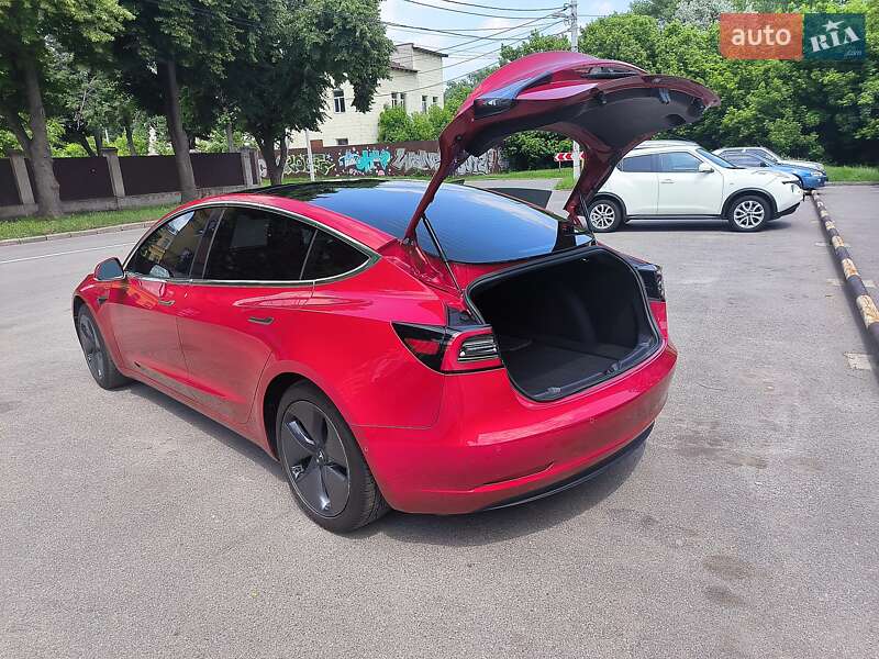 Седан Tesla Model 3 2019 в Чернигове