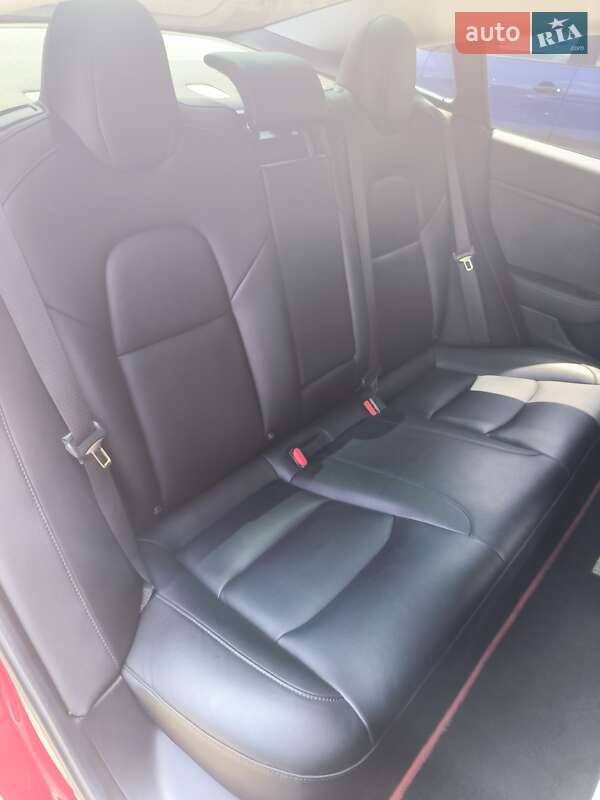 Седан Tesla Model 3 2019 в Чернигове