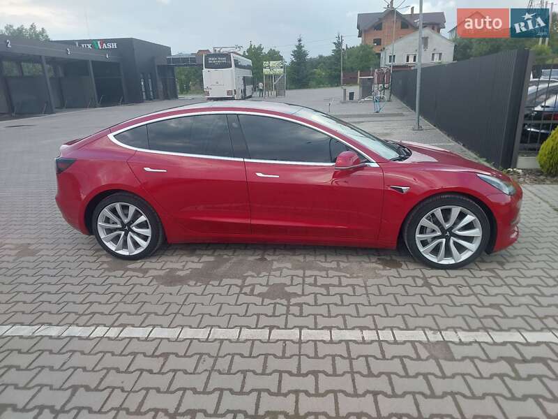 Седан Tesla Model 3 2018 в Львове
