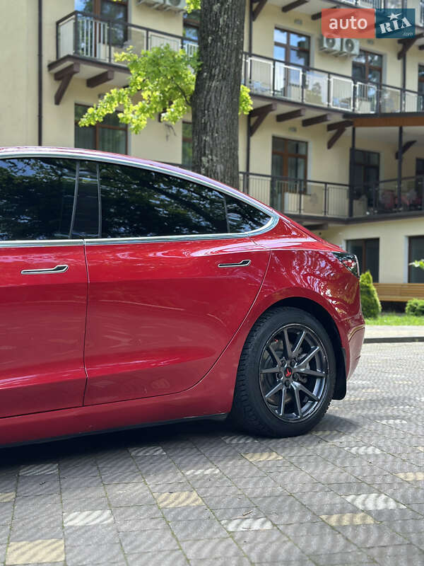 Седан Tesla Model 3 2018 в Трускавце