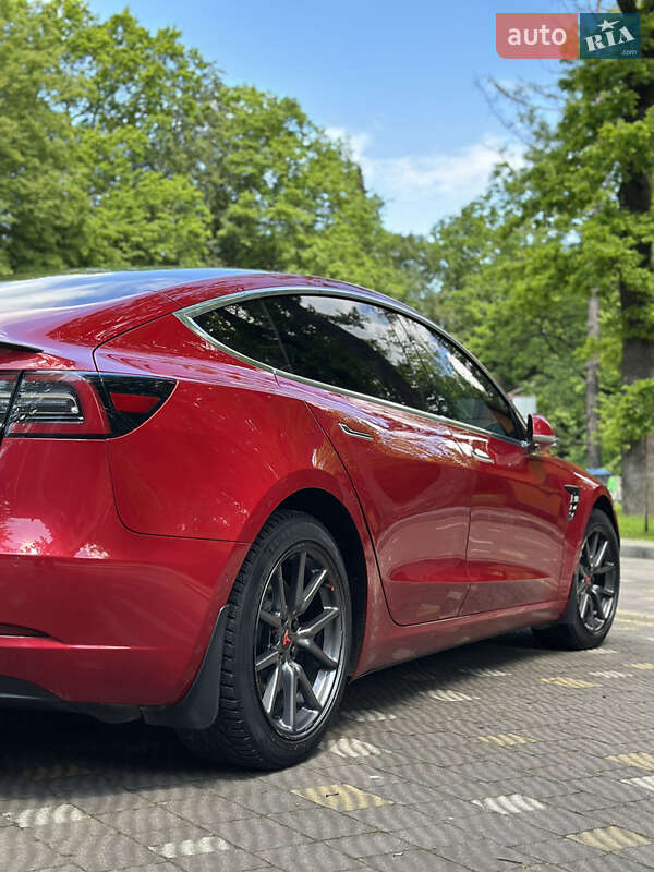 Седан Tesla Model 3 2018 в Трускавце