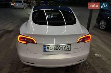 Седан Tesla Model 3 2021 в 