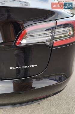 Седан Tesla Model 3 2019 в 