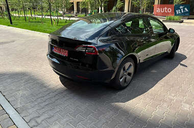 Седан Tesla Model 3 2021 в 