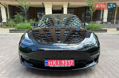 Седан Tesla Model 3 2021 в 