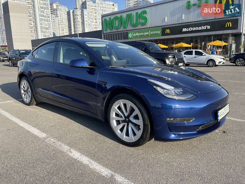 Седан Tesla Model 3 2022 в Киеве