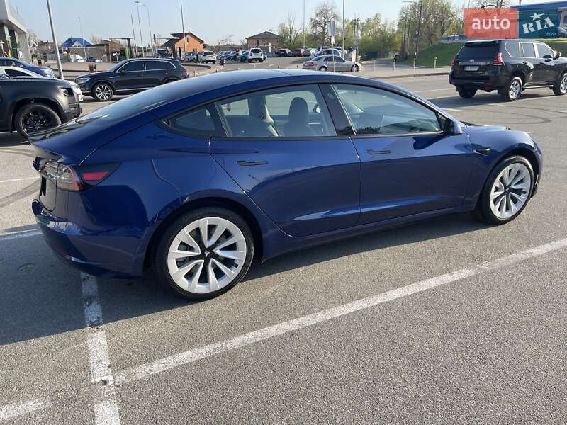 Седан Tesla Model 3 2022 в Киеве