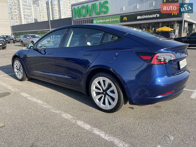 Седан Tesla Model 3 2022 в Киеве