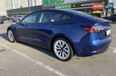 Седан Tesla Model 3 2022 в 