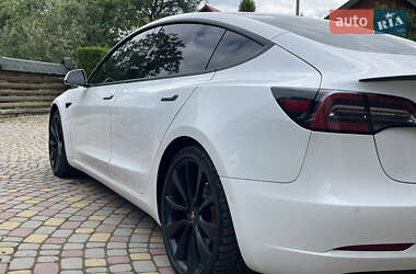 Седан Tesla Model 3 2020 в 