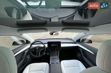 Седан Tesla Model 3 2023 в 
