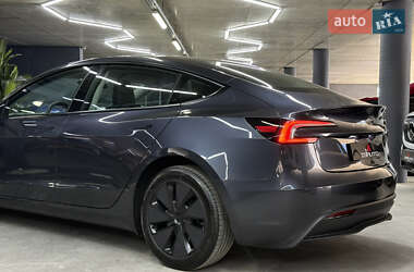Седан Tesla Model 3 2024 в 