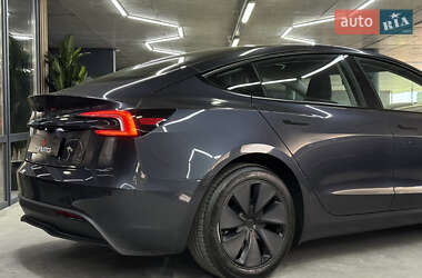 Седан Tesla Model 3 2024 в 