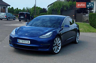 Седан Tesla Model 3 2019 в 