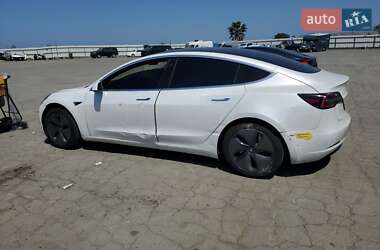 Седан Tesla Model 3 2020 в 