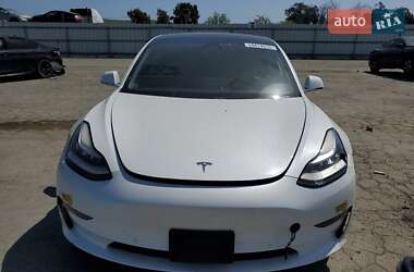 Седан Tesla Model 3 2020 в 