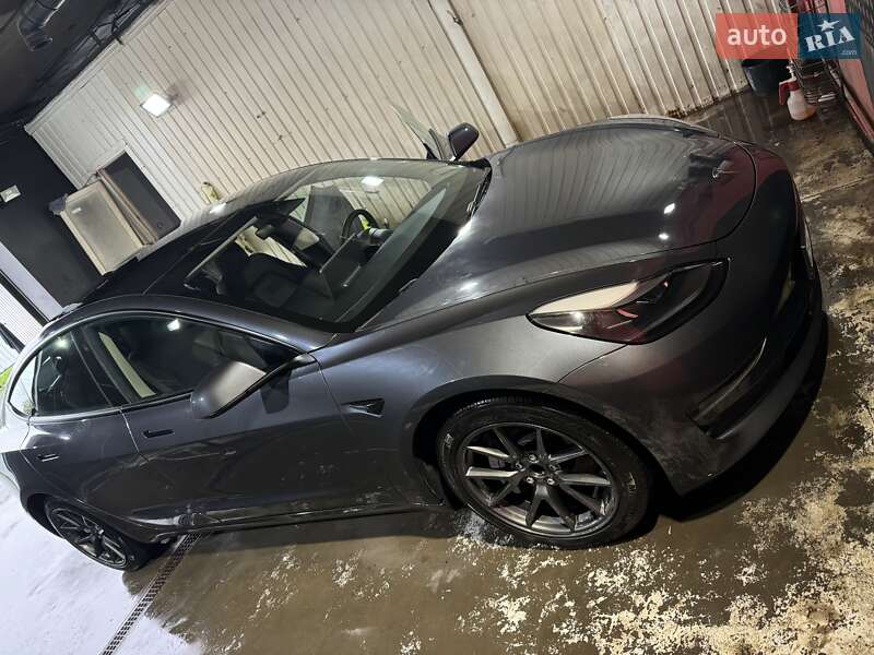 Седан Tesla Model 3 2023 в Виннице