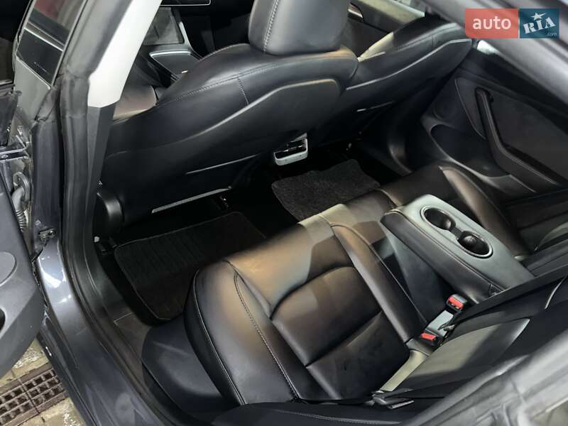 Седан Tesla Model 3 2023 в Виннице
