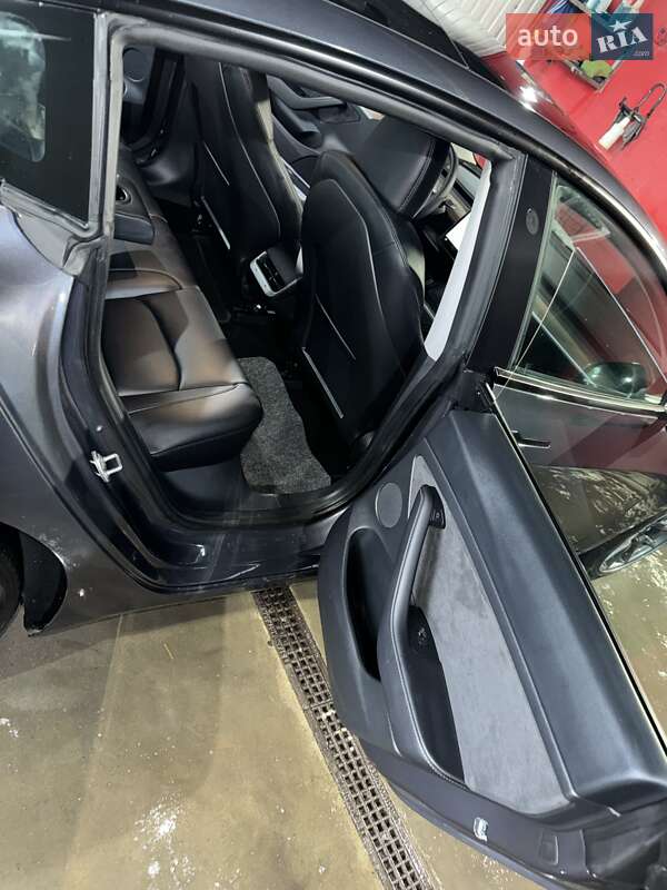 Седан Tesla Model 3 2023 в Виннице