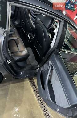 Седан Tesla Model 3 2023 в 