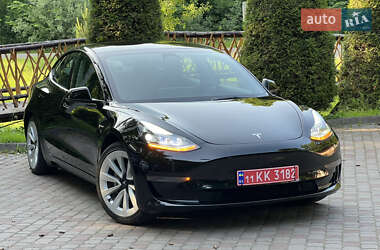 Седан Tesla Model 3 2022 в 